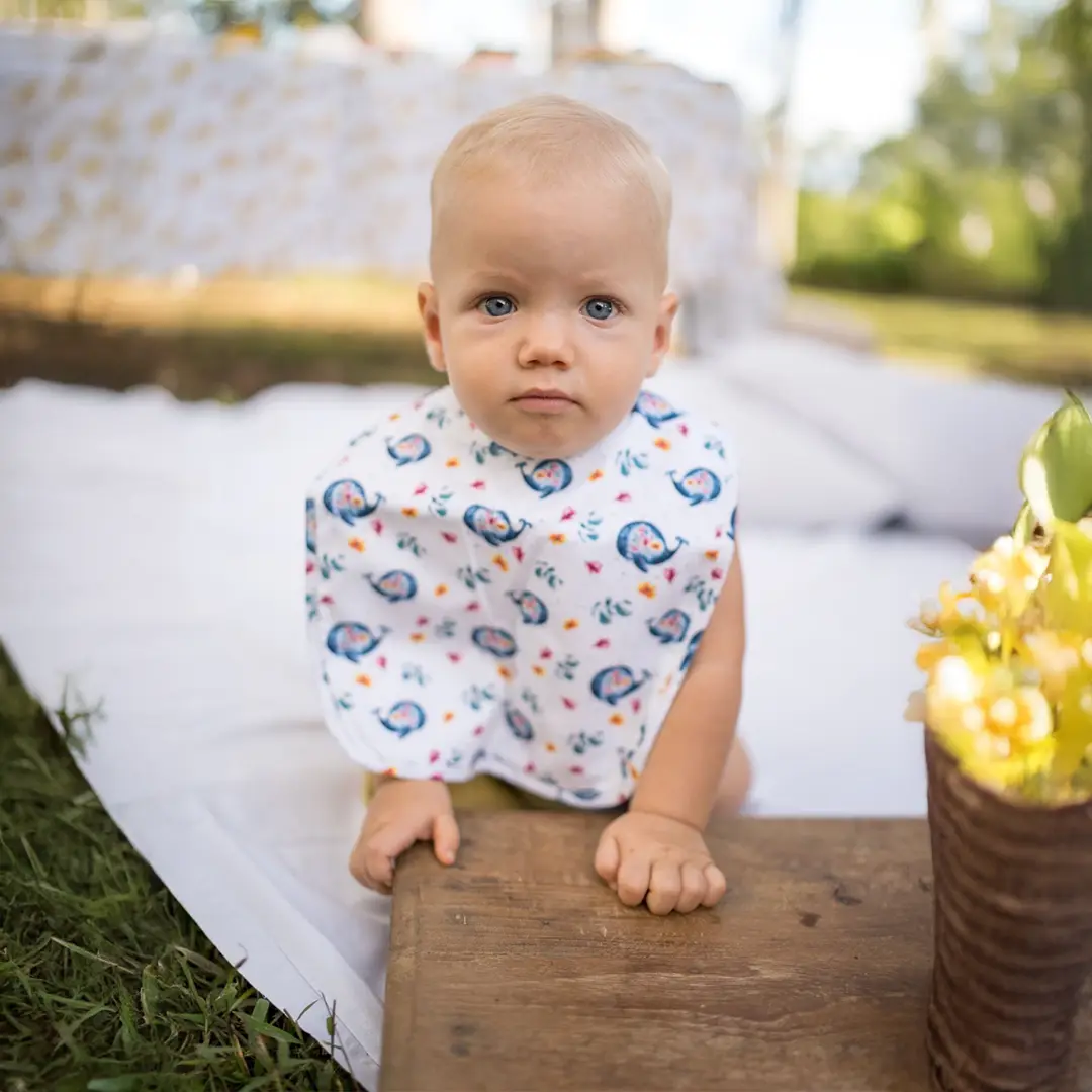Bavoir Motif La Baleine et les fleurs